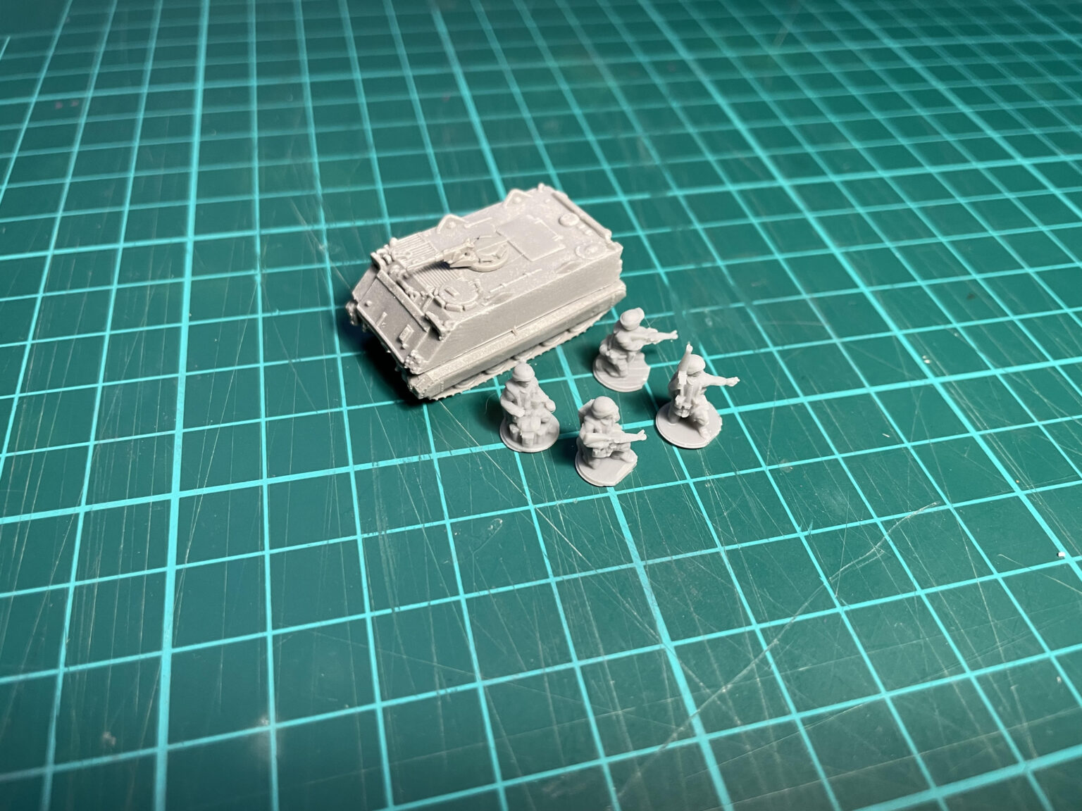 10mm Northag Command Team M113 – The Plastic Soldier Company